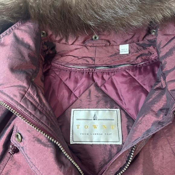 Towne by London Fog Women’s jacket. Iridescent burgundy with fur trim hood Sz L - Picture 6 of 7